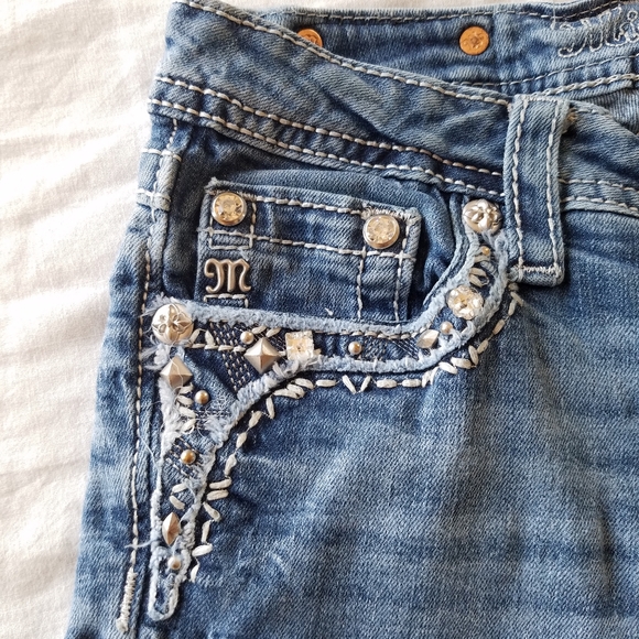 Miss Me Blingy Rhinestone Flap Pocket Jean Capris - Picture 7 of 10